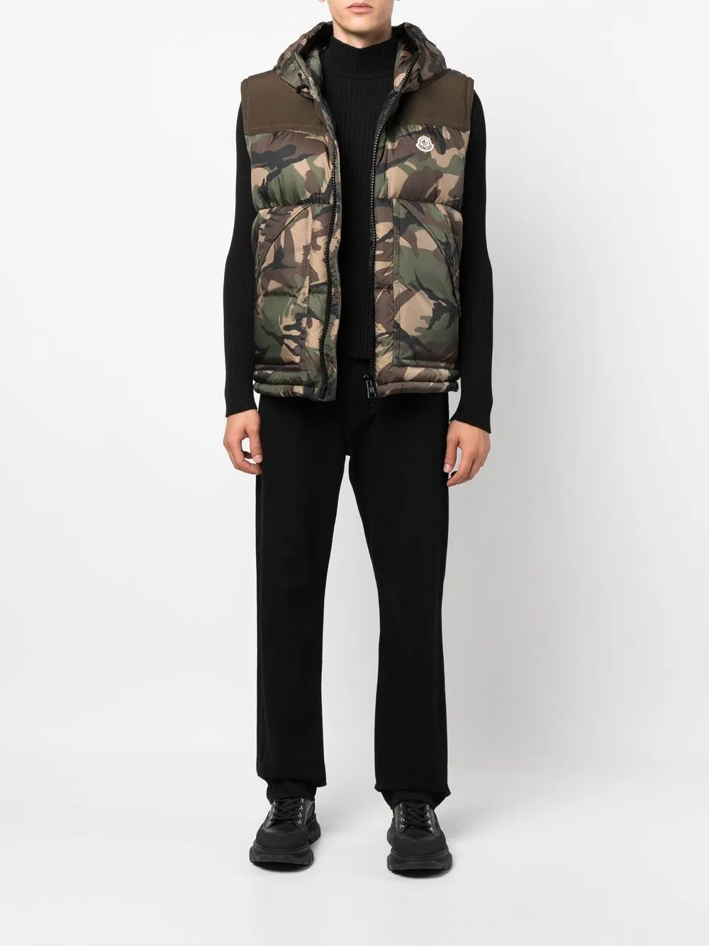 camouflage-print hooded puffer jacket