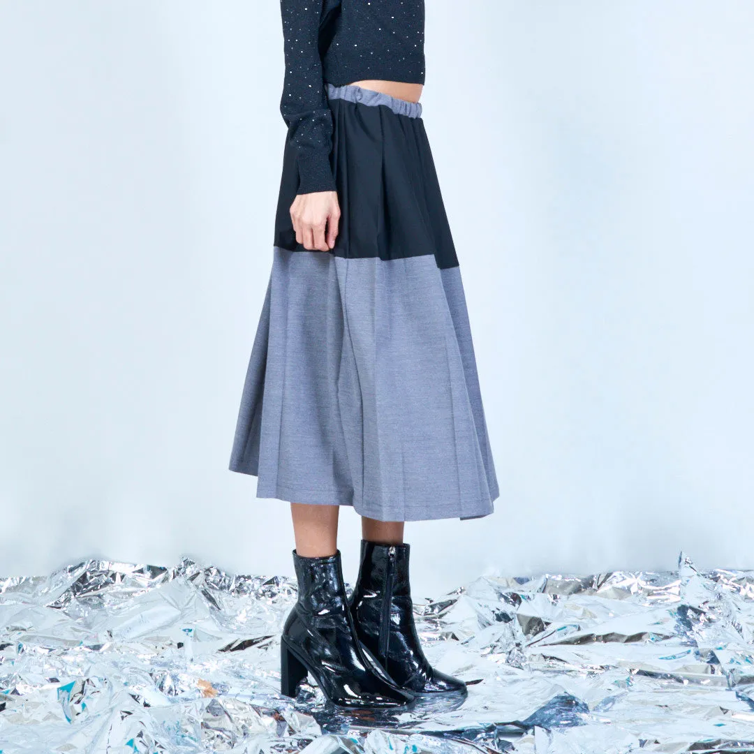Two-tone pleated midi skirt with elastic waistband wholesale